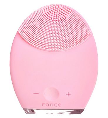 Foreo LUNA Anti-Aging Skincare Device for Normal/Sensitive Skin Review