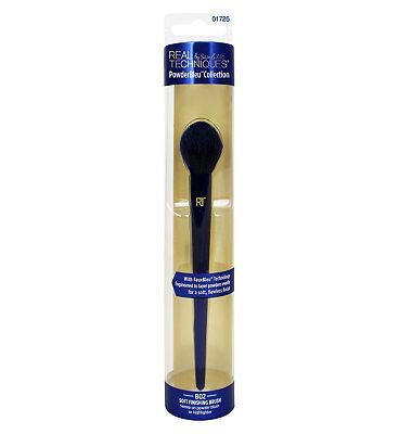 Real Techniques PowderBleu B02 Soft Finishing Brush Review