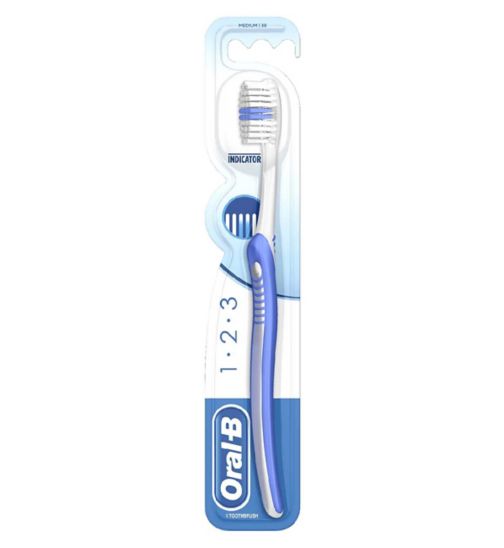 Oral-B Indicator 35 Medium Manual Toothbrush - Compact 35 Medium