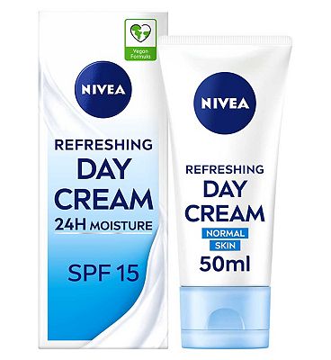 Nivea Daily Essentials Light Moisturising Day Cream For Normal to Combination Skin SPF15 50ml