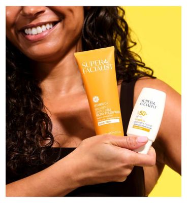 Super Facialist Vitamin C+ Brighten Gentle Daily Micro Polish Wash 125ml (3)