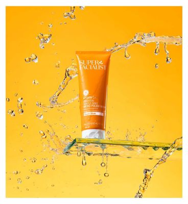 Super Facialist Vitamin C+ Brighten Gentle Daily Micro Polish Wash 125ml (5)