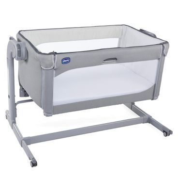 Chicco Next2Me Magic Side Sleeping Crib 