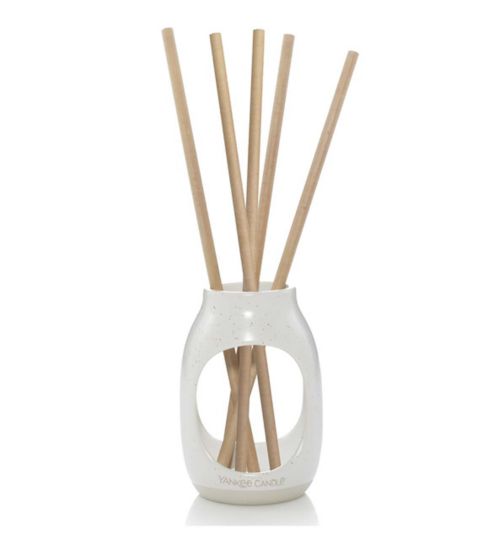 Yankee Candle Pre-Fragranced Reed Diffuser Kit Fluffy Towels