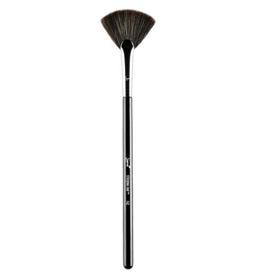 Sigma Beauty - F42 Strobing Fan Brush