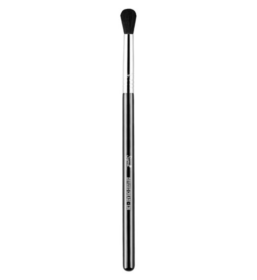 Sigma Beauty - E38 Diffused Crease Brush