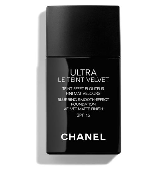 CHANEL ULTRA LE TEINT VELVET Ultra-light and Longwearing Formula Blurring Matte Finish Perfect Natural Complexion