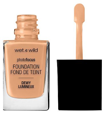 Wet n Wild Photo Focus Foundation Dewy Classic Beige 28ml