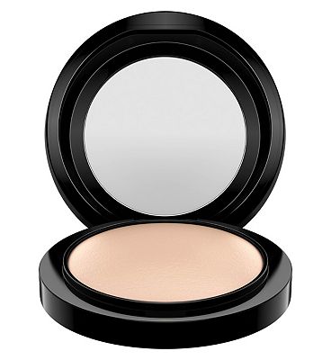 MAC Mineralize Skinfinish Natural Dark Deep dark deep