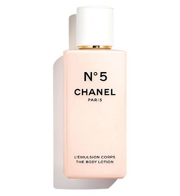 Chanel N°5 The Body Oil – Jessica Tamaki