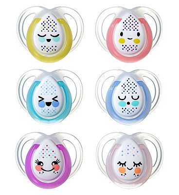 Tommee Tippee Nighttime soother, 0-6 months, 2 pack of glow in the dark soothers with reusable steri