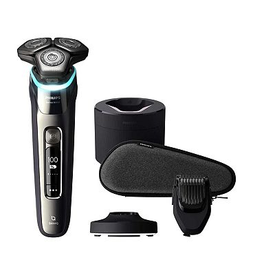 Shaver series 7000 Wet and Dry electric shaver S7783/78