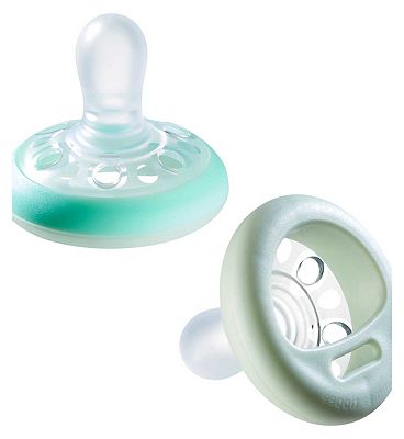 Tommee Tippee Breast-Like Soother Night, Glow in the Dark, Symmetrical Orthodontic Design, Inc Steri