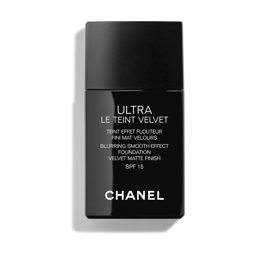 CHANEL ULTRA LE TEINT VELVET ULTRA-LIGHT AND LONGWEARING FORMULA WITH A BLURRING MATTE FINISH FOR A PERFECT, NATURAL COMPLEXION