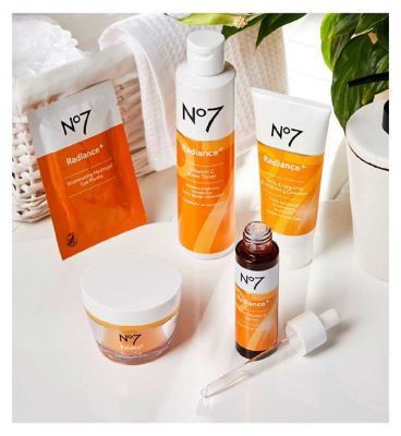 No7 Radiance+ Illuminating Hydrogel Eye Masks 5 x 3g (5)