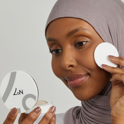 No7 Flawless Finishing Pressed Powder (2)