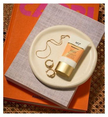 No7 Radiance+ Brightening Foundation 30ml (5)