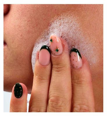 Boots Skin Clear with Salicylic Acid Foaming Face Wash 150ml (4)