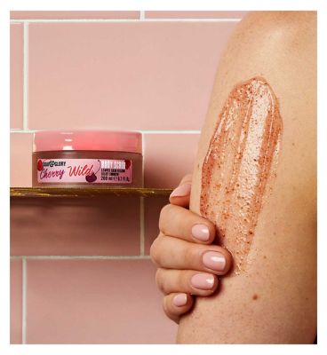 Soap and Glory Limited Edition Body Scrub Cherry Wild 200ml (5)