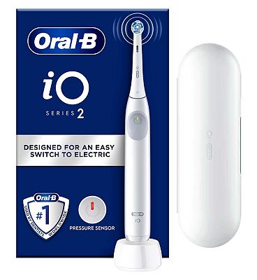 Oral-B iO2 Electric Toothbrush Simple White with Travel Case