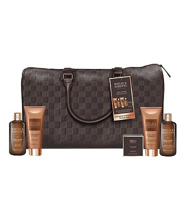 Baylis & Harding Black Pepper & Ginseng Men's Weekend Essentials Travel Bag Gift Set