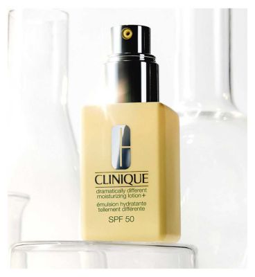 Clinique Dramatically Different Moisturising Lotion+ SPF50 75ml (4)