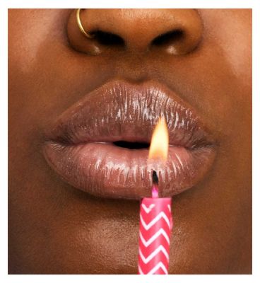essence BIRTHDAY BOMB shiny lipgloss 01 Cake My Day! 10ml (6)