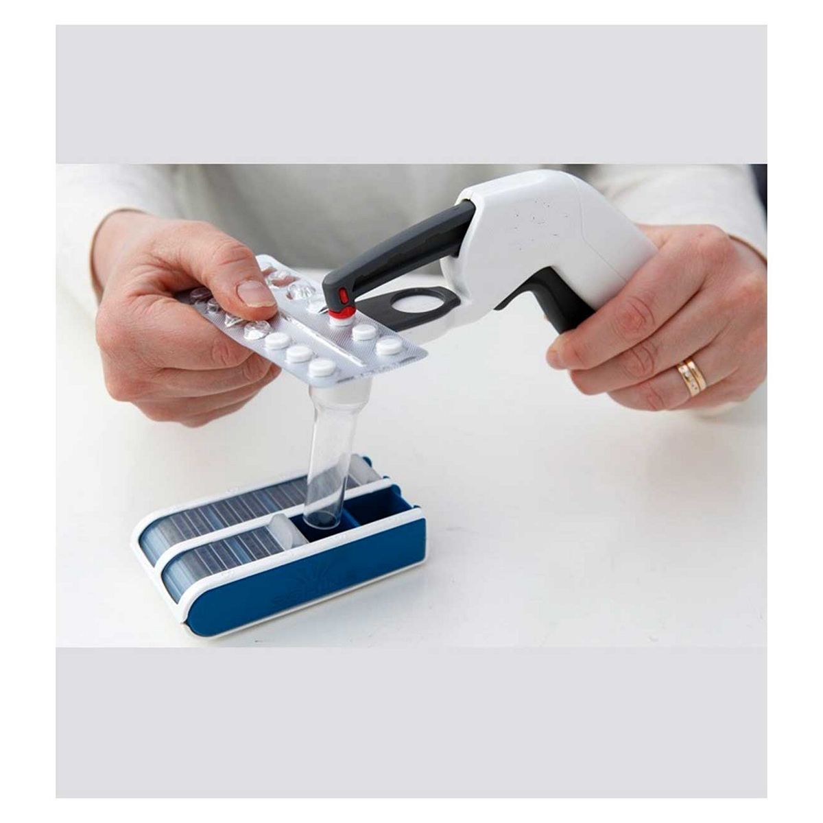 Pivotell Pill Popper